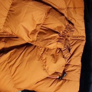 Eddie Bauer goose down coat. Looks brand new just has no tags.